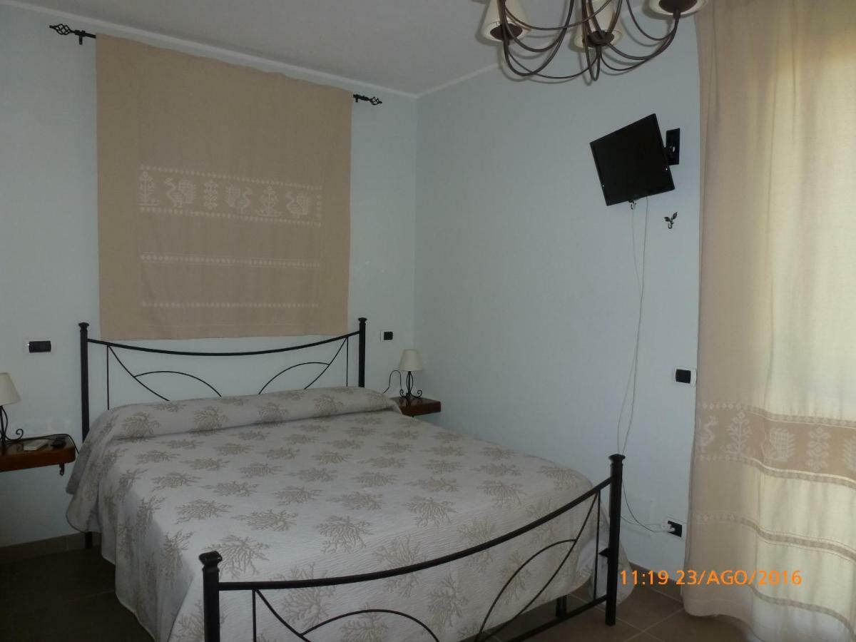 Emozioni D'Estate Bed & Breakfast Pula Ngoại thất bức ảnh