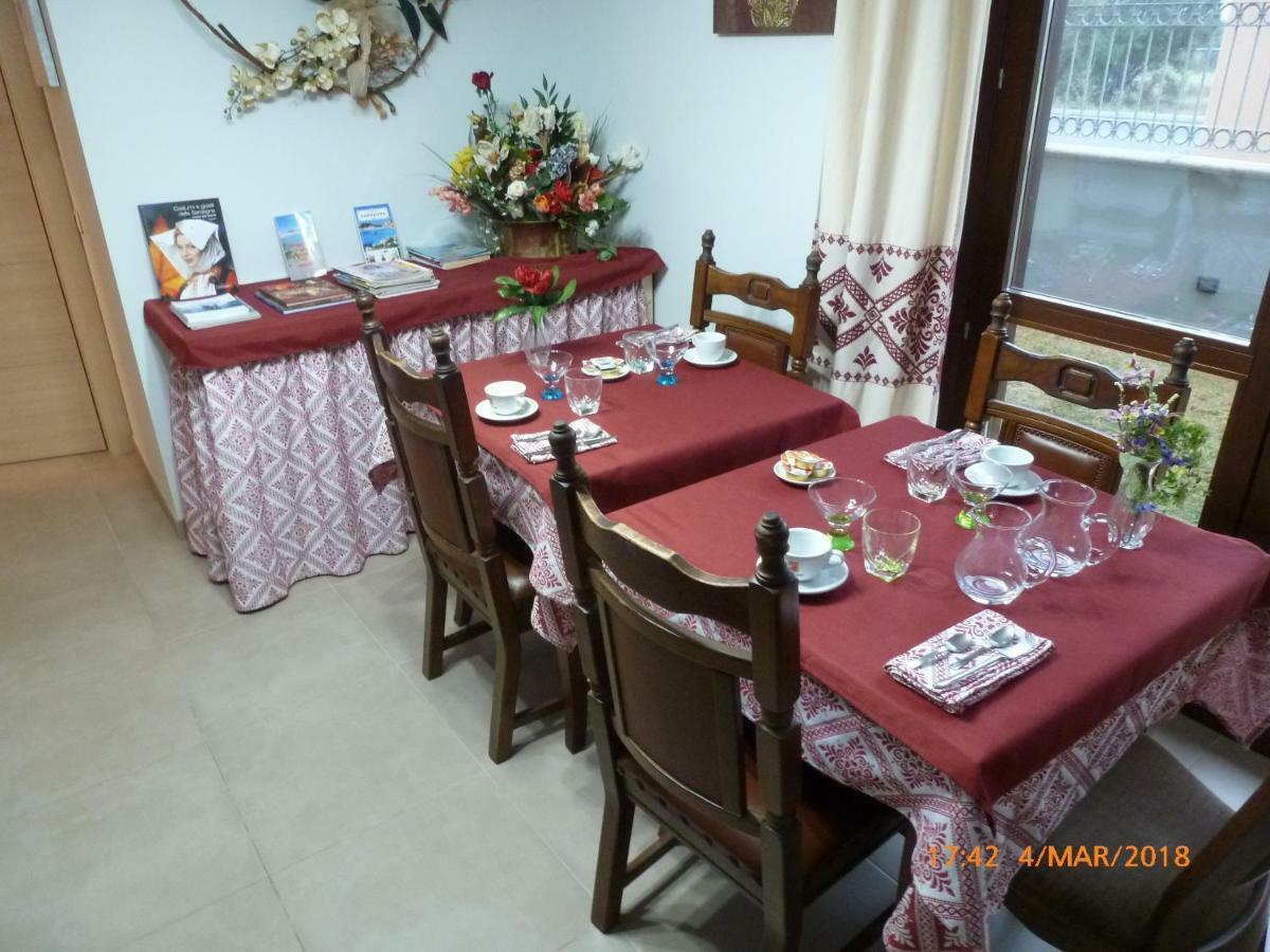 Emozioni D'Estate Bed & Breakfast Pula Ngoại thất bức ảnh