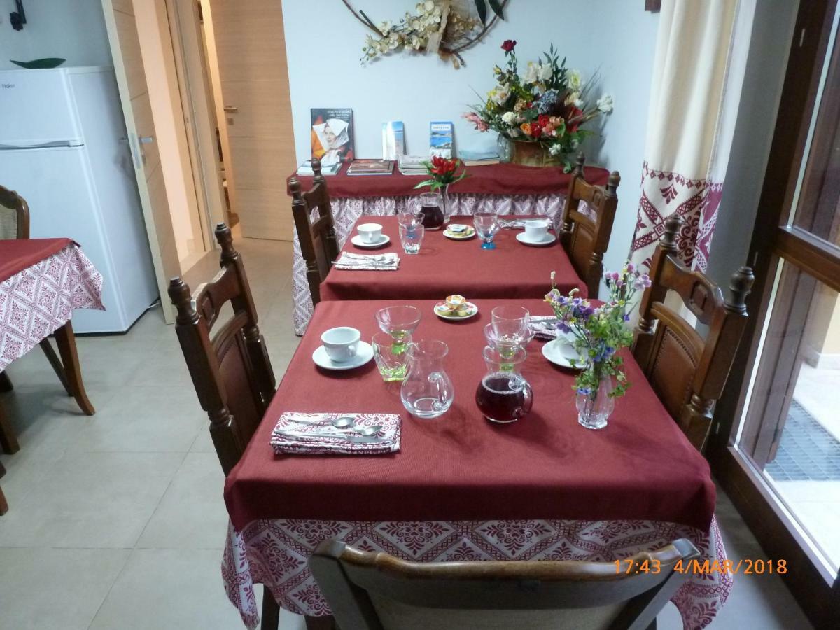 Emozioni D'Estate Bed & Breakfast Pula Ngoại thất bức ảnh