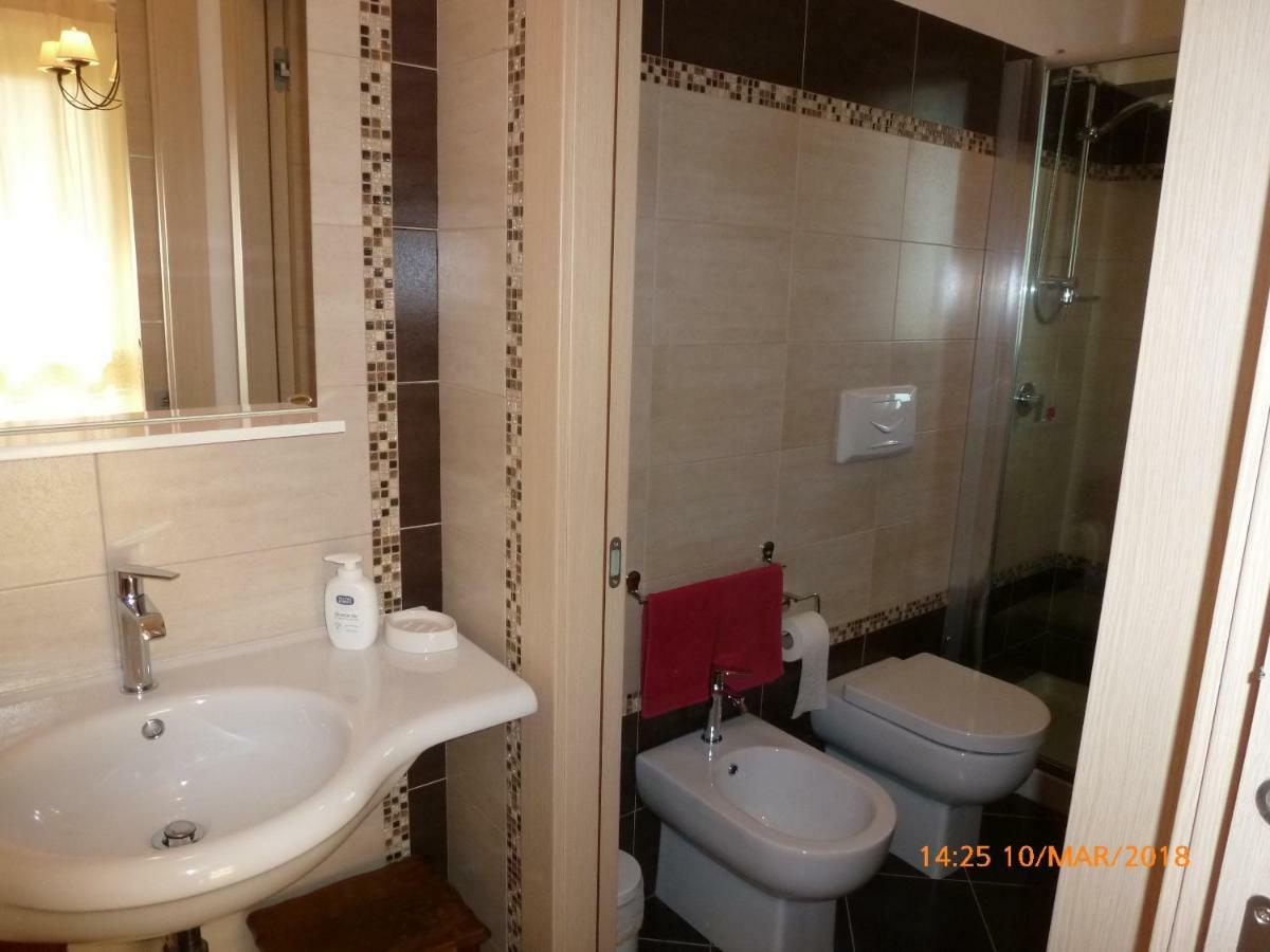 Emozioni D'Estate Bed & Breakfast Pula Ngoại thất bức ảnh