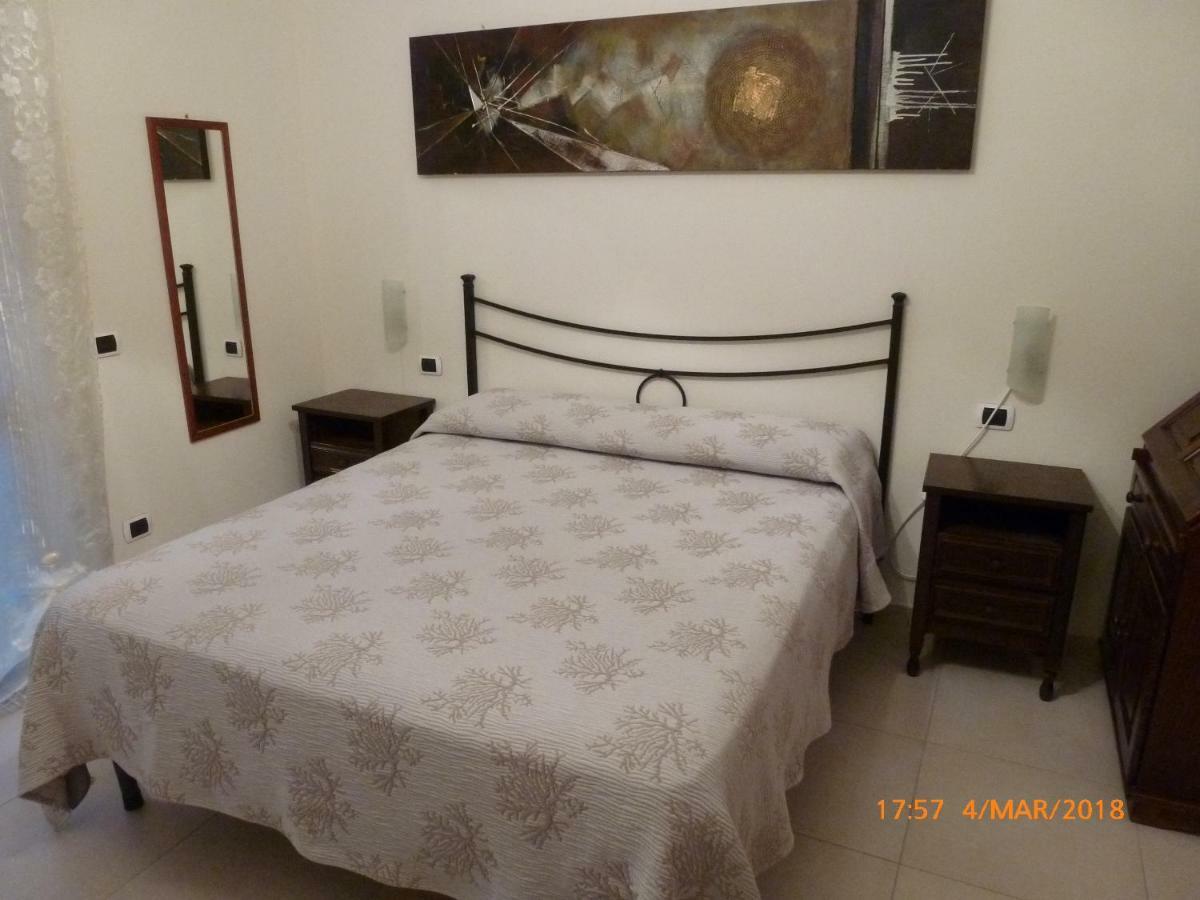 Emozioni D'Estate Bed & Breakfast Pula Ngoại thất bức ảnh