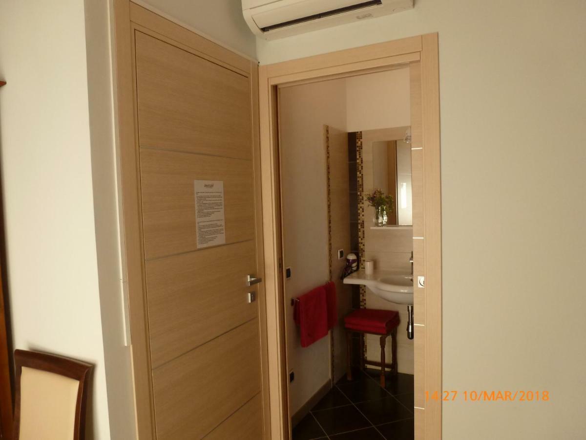 Emozioni D'Estate Bed & Breakfast Pula Ngoại thất bức ảnh