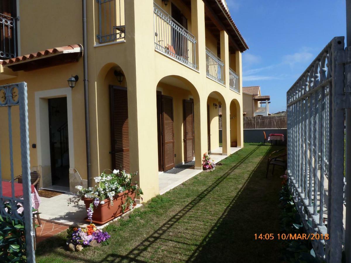 Emozioni D'Estate Bed & Breakfast Pula Ngoại thất bức ảnh
