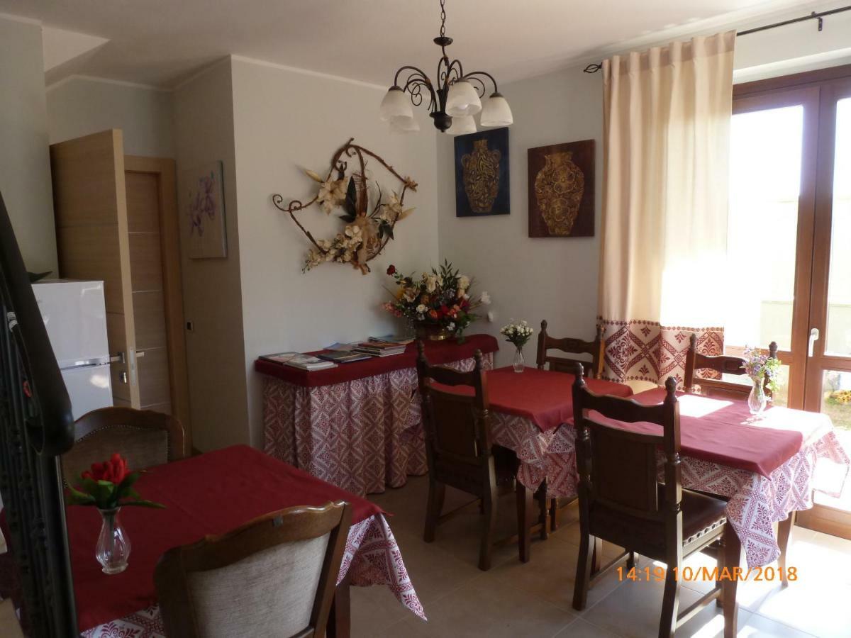 Emozioni D'Estate Bed & Breakfast Pula Ngoại thất bức ảnh