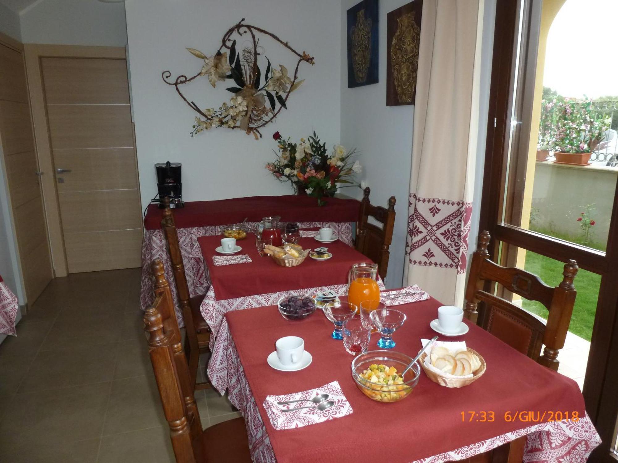 Emozioni D'Estate Bed & Breakfast Pula Ngoại thất bức ảnh