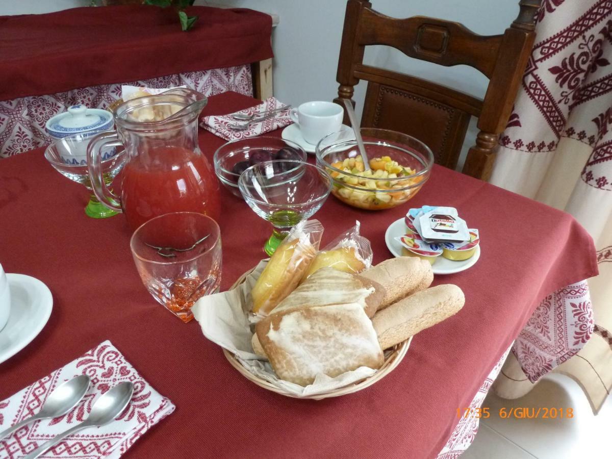 Emozioni D'Estate Bed & Breakfast Pula Ngoại thất bức ảnh
