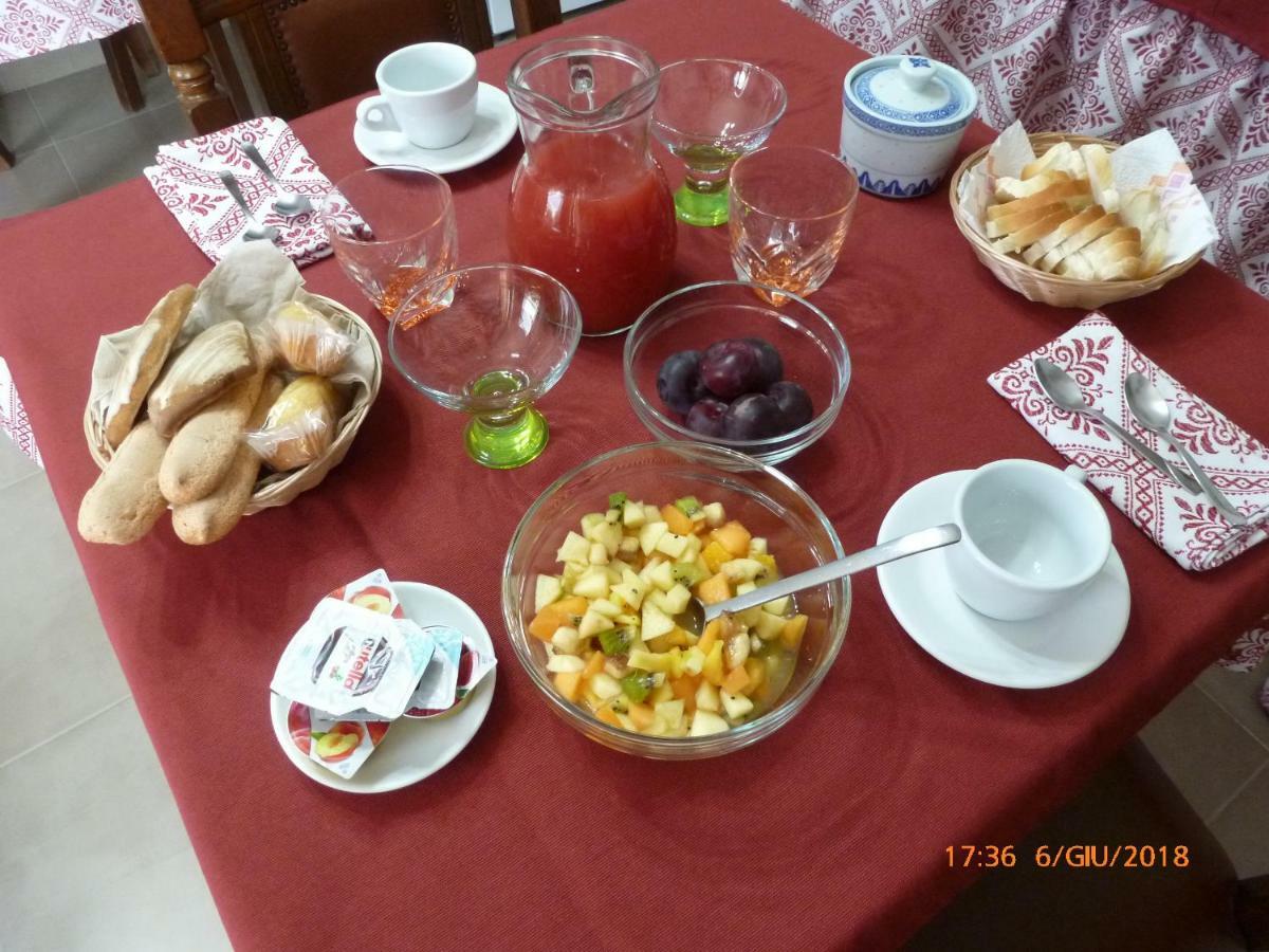 Emozioni D'Estate Bed & Breakfast Pula Ngoại thất bức ảnh